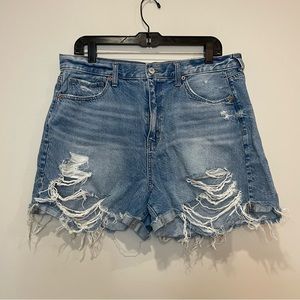 American Eagle distressed mom short size 16